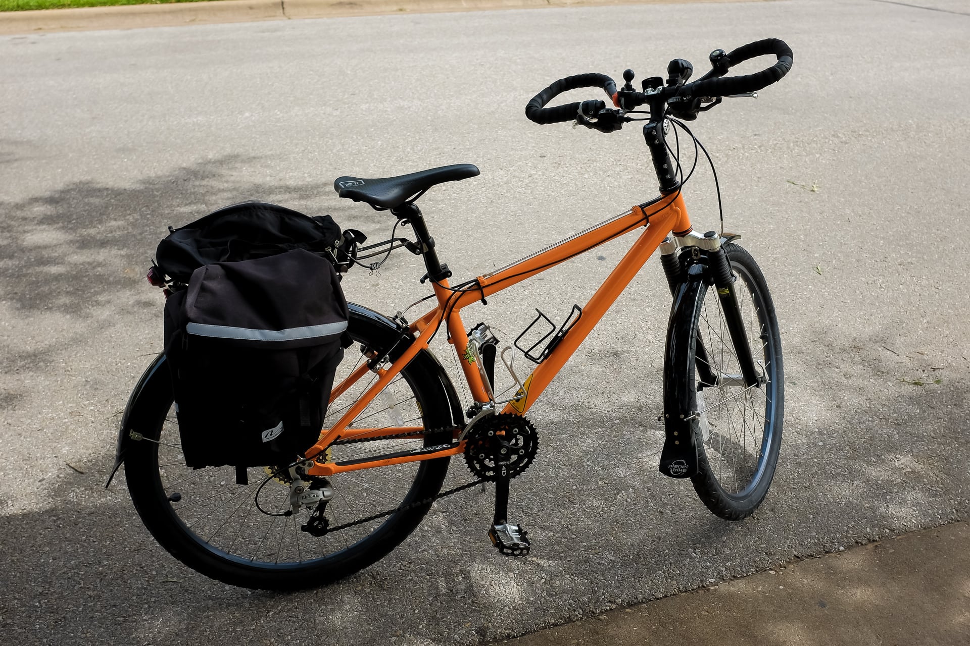 hybrid trekking bike